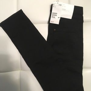 NWT H&M Skinny Super Stretch Jeans in Black.